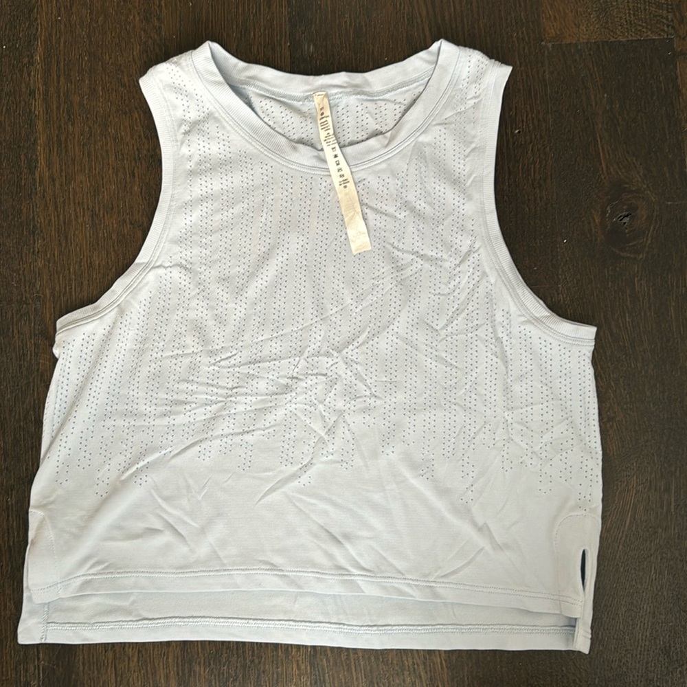 Lululemon Cropped Flowy Tank light blue